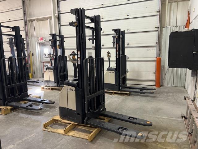 Crown ES 4000 Самоходные электроштабелёры