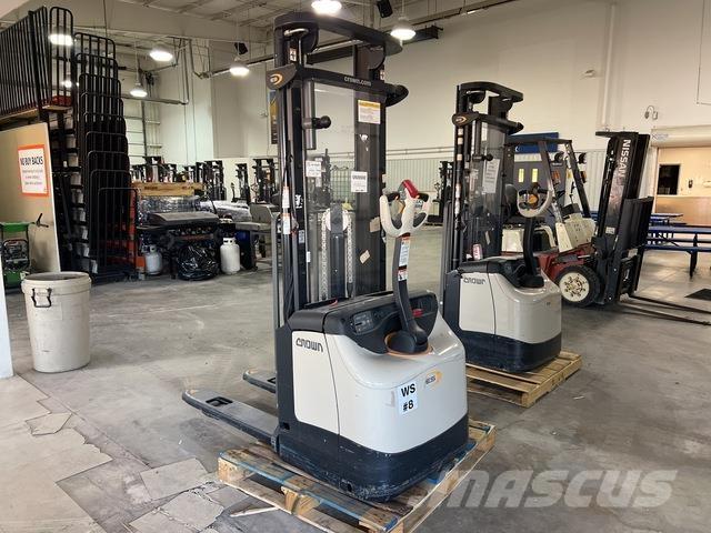 Crown ES 4000 Самоходные электроштабелёры