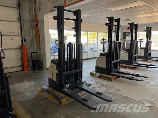 Crown ES 4000 Самоходные электроштабелёры