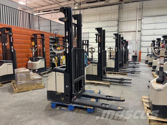 Crown ES 4000 Самоходные электроштабелёры