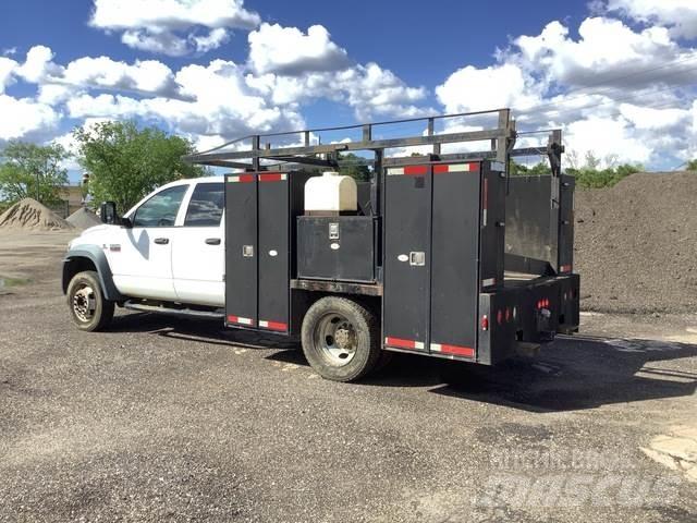 Dodge 5500 Бортовые фургоны