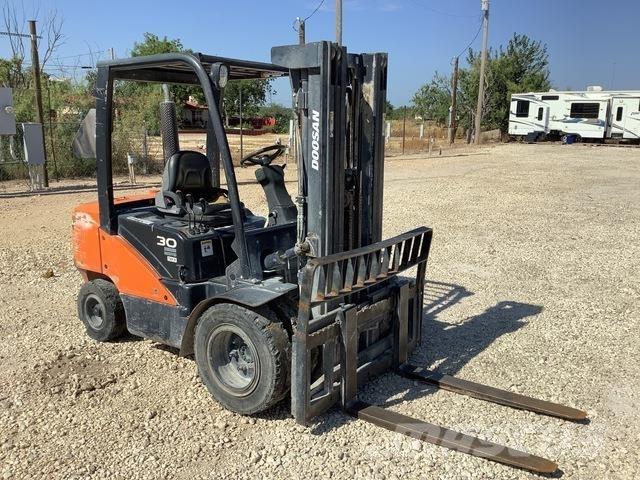 Doosan D30S-7 Другие складские механизмы