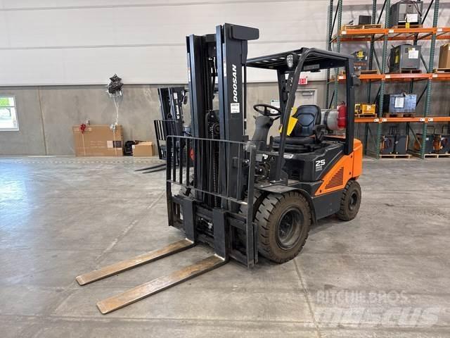 Doosan G25N-7 Строительная техника - Другие