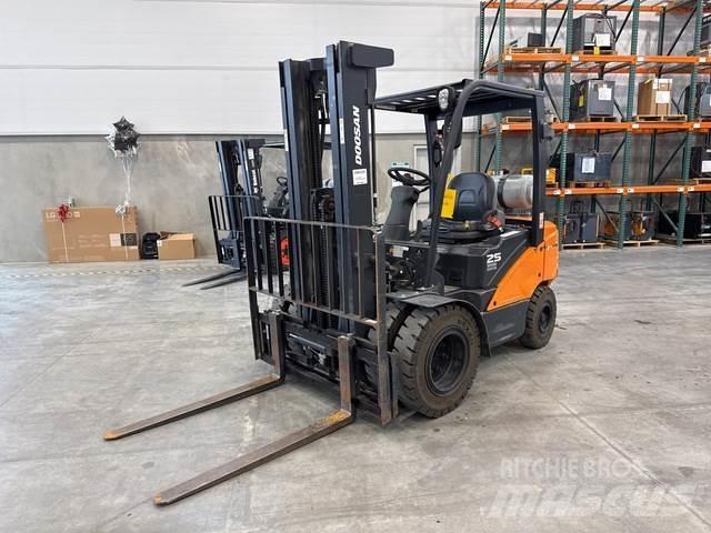 Doosan G25N-7 Строительная техника - Другие