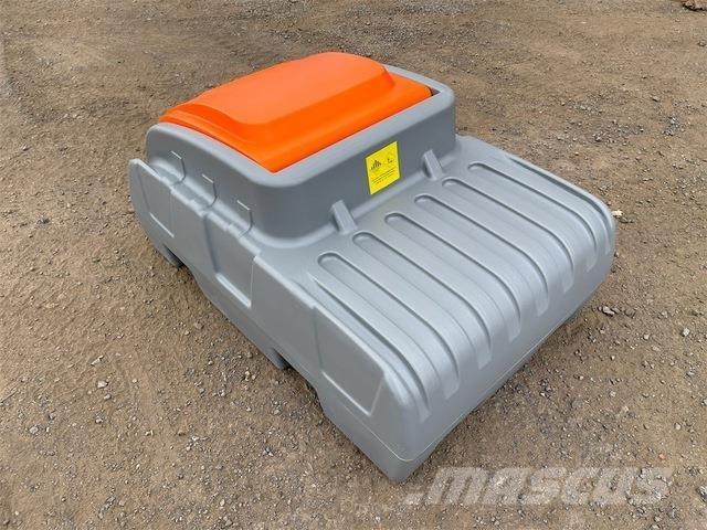  EXEQ DD200 Баки для топлива и присадок