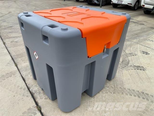  EXEQ DD980 Баки для топлива и присадок