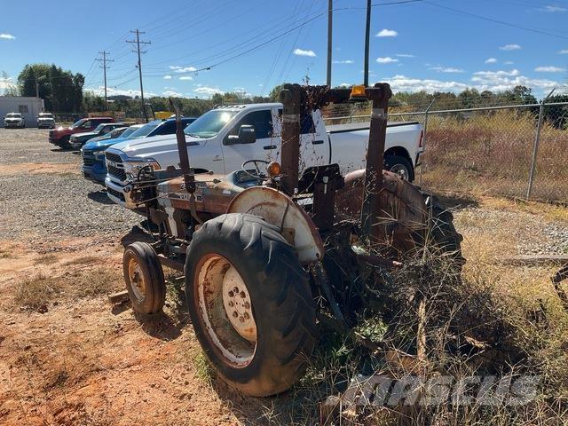 Ford 2810 Коммунальные тракторы