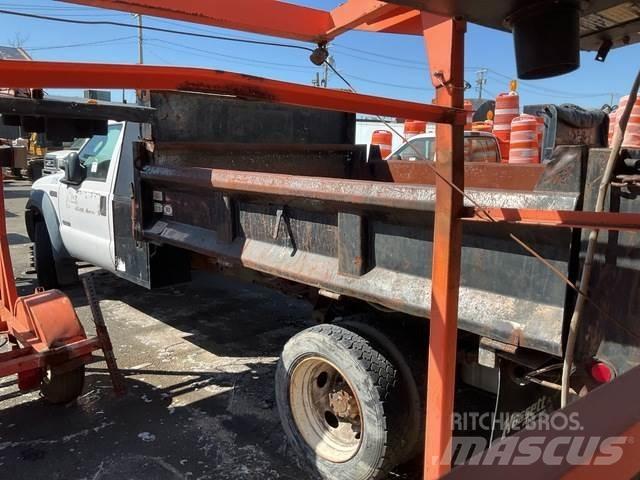 Ford 550 Грузовики-Самосвалы