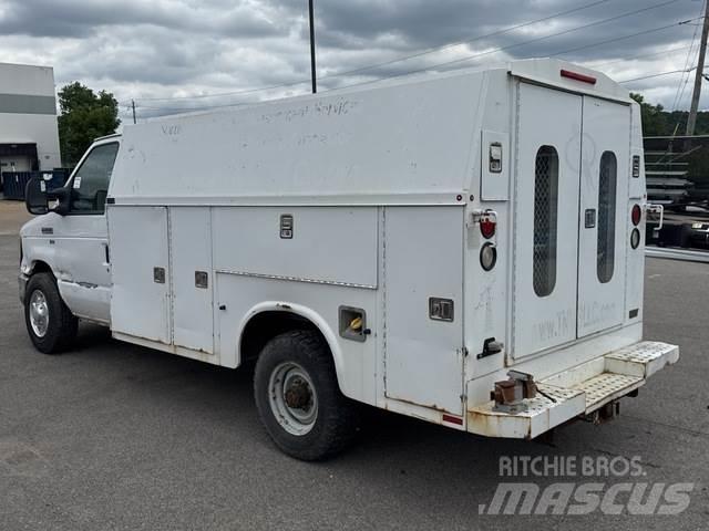 Ford E-350 Бортовые фургоны