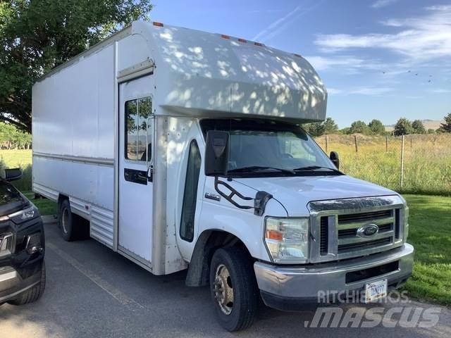 Ford E-350 Цельнометаллический фургоны