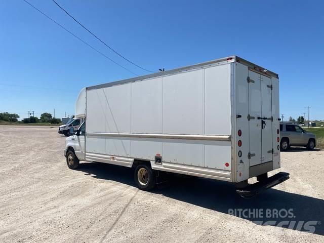 Ford E-350 Цельнометаллический фургоны