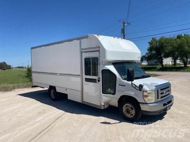 Ford E-350 Цельнометаллический фургоны