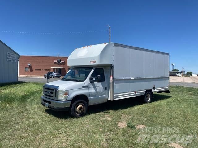 Ford E-350 Цельнометаллический фургоны