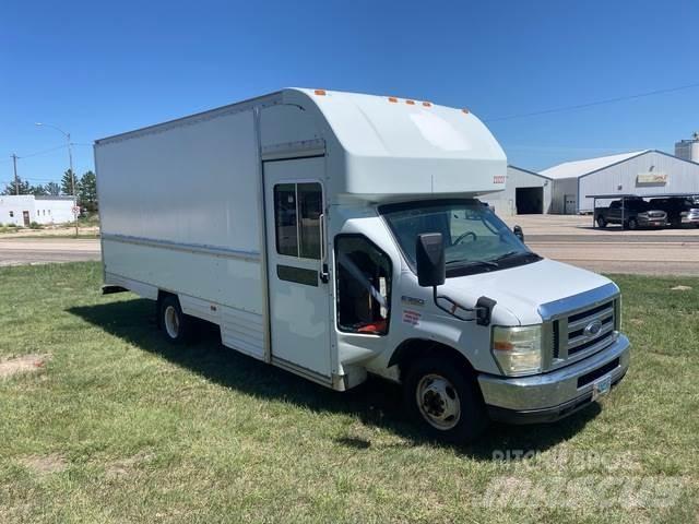 Ford E-350 Цельнометаллический фургоны