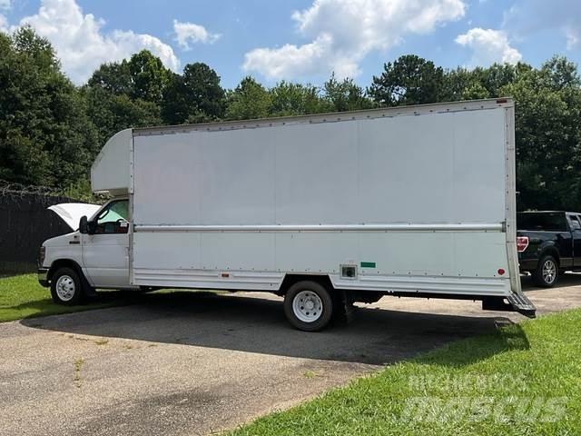 Ford E-350 Цельнометаллический фургоны
