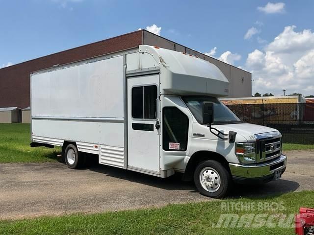 Ford E-350 Цельнометаллический фургоны