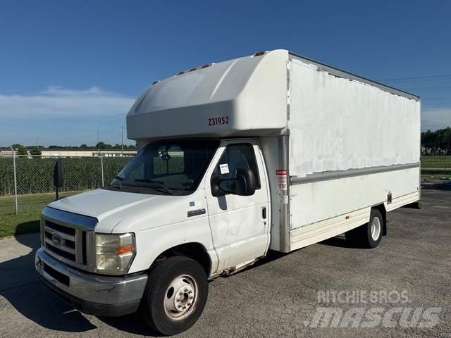 Ford E-350 Цельнометаллический фургоны