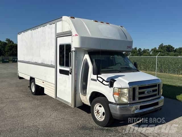 Ford E-350 Цельнометаллический фургоны