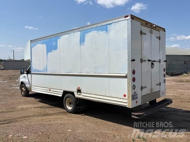 Ford E-350 Грузовики-Фургоны