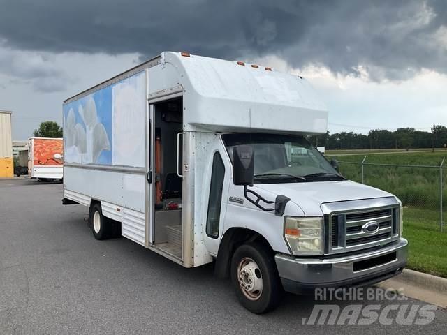 Ford E-350 Грузовики-Фургоны