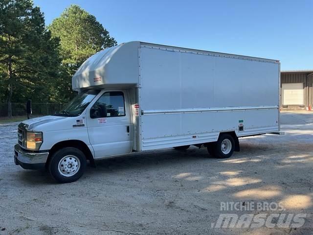 Ford E-350 Цельнометаллический фургоны
