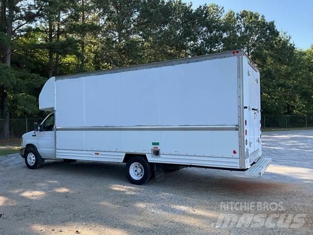 Ford E-350 Цельнометаллический фургоны