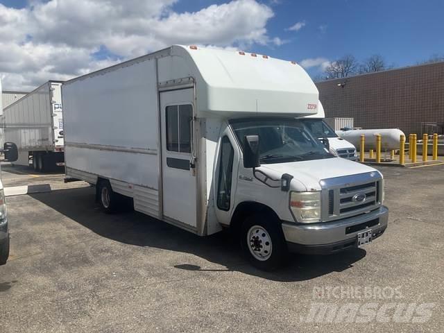 Ford E-350 Грузовики-Фургоны