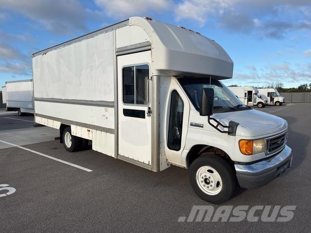 Ford E-350 Грузовики-Фургоны