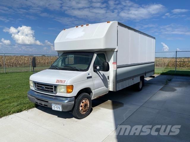 Ford E-350 Цельнометаллический фургоны