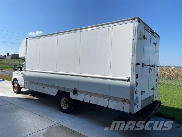 Ford E-350 Цельнометаллический фургоны
