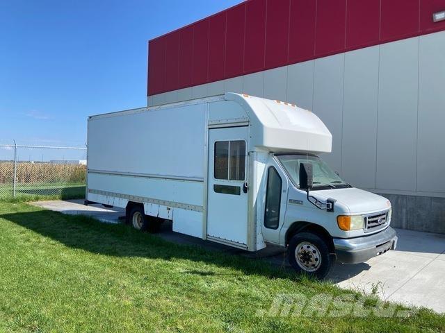 Ford E-350 Цельнометаллический фургоны