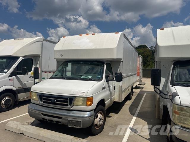 Ford E-350 Цельнометаллический фургоны