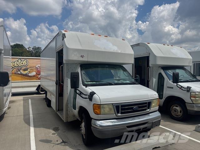 Ford E-350 Цельнометаллический фургоны