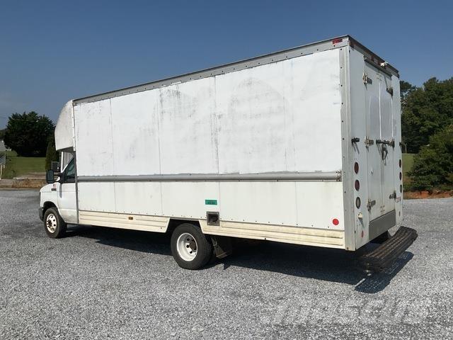 Ford E-350 Грузовики-Фургоны