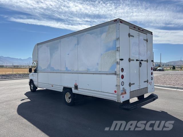 Ford E-350 Цельнометаллический фургоны