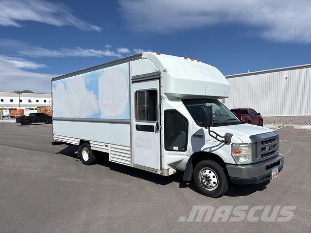 Ford E-350 Цельнометаллический фургоны
