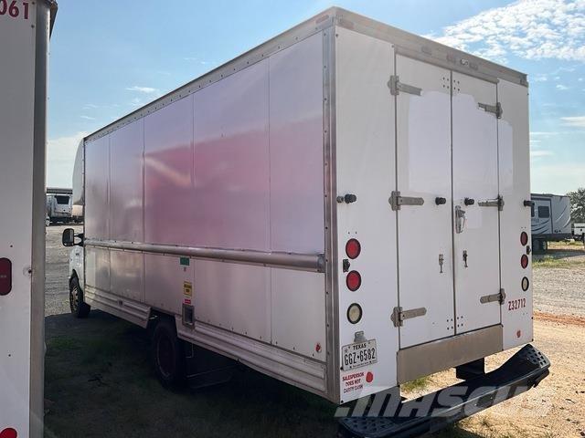Ford E-350 Цельнометаллический фургоны