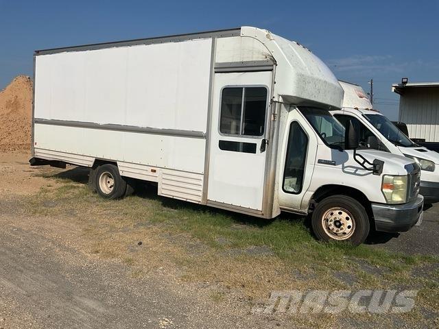 Ford E-350 Цельнометаллический фургоны