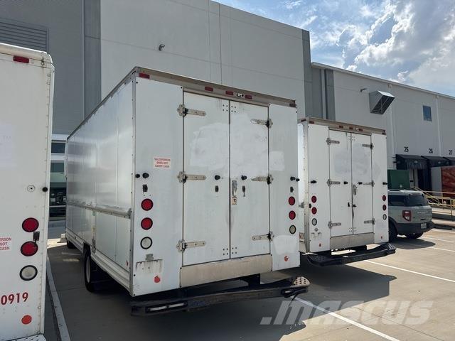 Ford E-350 Цельнометаллический фургоны