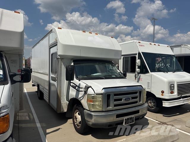 Ford E-350 Цельнометаллический фургоны