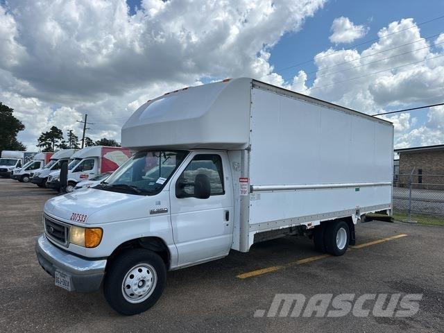 Ford E-350 Цельнометаллический фургоны