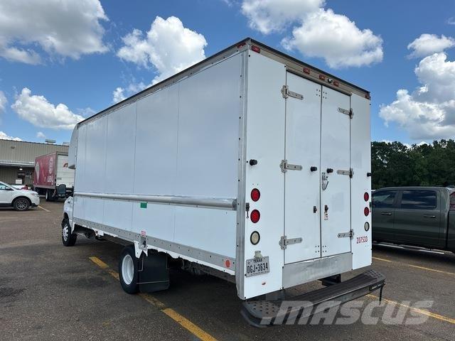 Ford E-350 Цельнометаллический фургоны