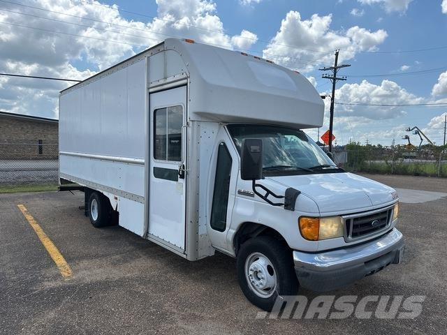 Ford E-350 Цельнометаллический фургоны