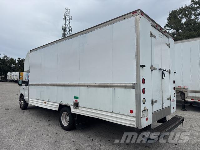 Ford E-350 Грузовики-Фургоны