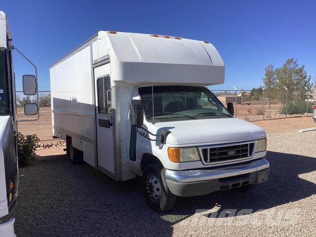 Ford E-350 Грузовики-Фургоны