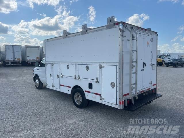 Ford E-450 Бортовые фургоны
