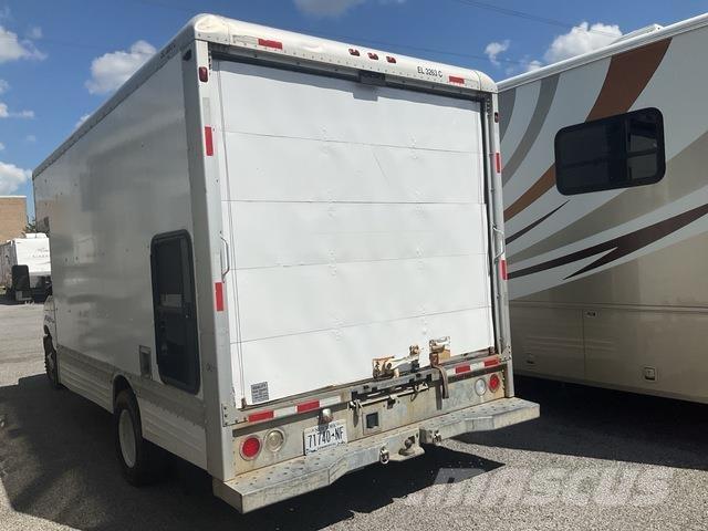 Ford E-450 Грузовики-Фургоны