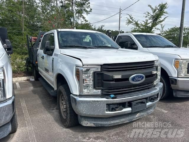 Ford F-250 Грузовики-платформы/боковая разгрузка