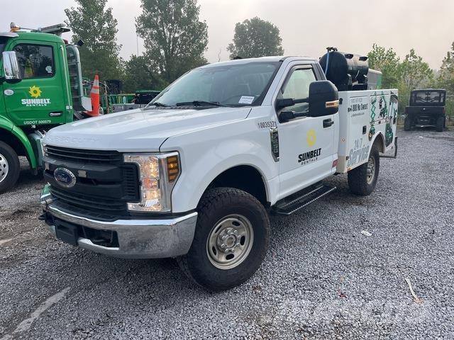 Ford F-250 Комбинированные дорожные машины