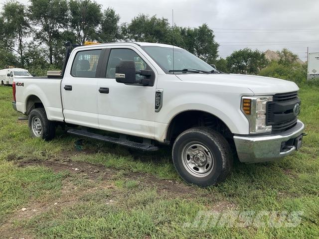 Ford F-250 Бортовые фургоны